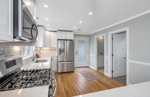 Seabrook Maison | Beautiful 5-bedroom house Steps to Seabrook beach!