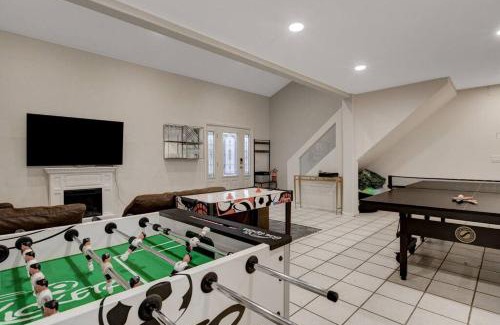 Silverado Ranch Maison | Beautiful 5BR w/King Beds, Pool & Hot Tub, Games