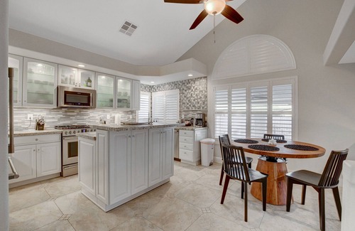 Silverado Ranch Maison | Beautiful 5BR with King Beds, Private Pool & Hot Tub, and a Casita with Games.