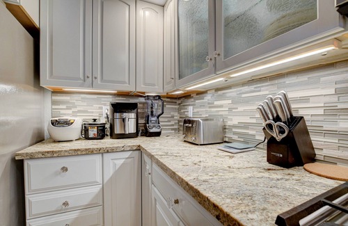 Silverado Ranch Maison | Beautiful 5BR with King Beds, Private Pool & Hot Tub, and a Casita with Games.