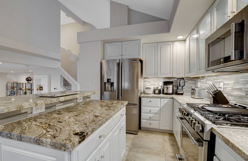 Silverado Ranch Maison | Beautiful 5BR with King Beds, Private Pool & Hot Tub, and a Casita with Games.