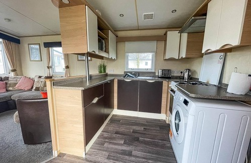 Winestead Maison | Beautiful 8 berth caravan for hire at Sand le Mere in Yorkshire ref 71017J
