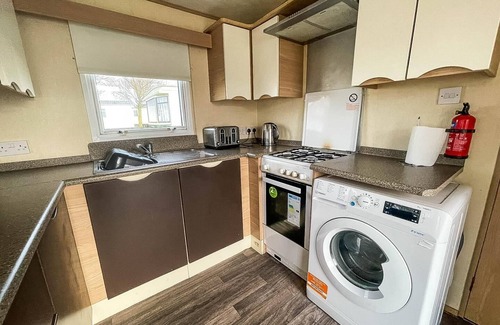 Winestead Maison | Beautiful 8 berth caravan for hire at Sand le Mere in Yorkshire ref 71017J