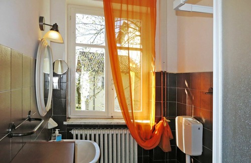San Damiano dʼAsti Villa | Belle maison de vacances pour 2 personnes avec piscine, TV, balcon, animaux admis et parking