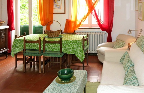 San Damiano dʼAsti Villa | Belle maison de vacances pour 2 personnes avec piscine, TV, balcon, animaux admis et parking