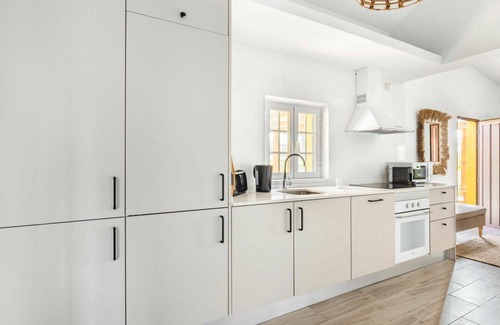 Sao Martinho Villa | Agréable appartement dans une maison de vacances avec piscine, WIFI, climatisation, TV et terrasse