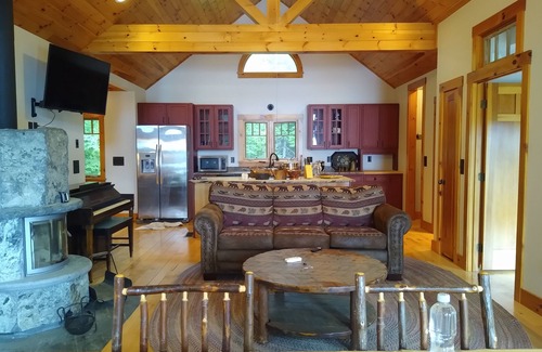 Rindge Chalet De Ski | Beautiful Adirondack Cabin with Sauna on Lake Monomonac