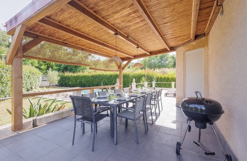Talasani Villa | Belle villa climatisée, 11 personnes, piscine privée, proche Moriani Plage.
