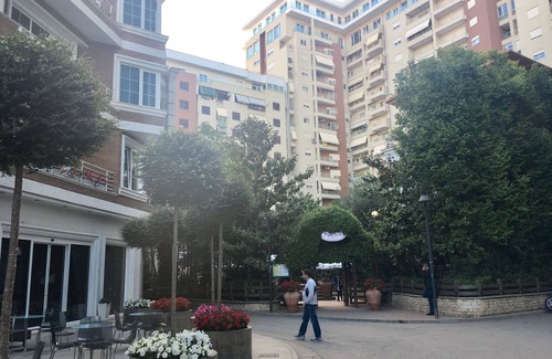 Tirana Appartement | Bel appartement situé au centre - superbe vue sur la montagne Dajti