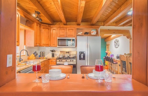 North Valley Maison | This house is a 5 bedroom(s), 5 bathrooms, located in Albuquerque, NM.