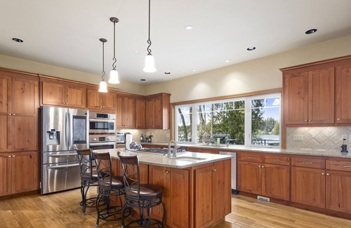 Fort Lewis Maison | Beautiful and Luxury Family Friendly Lakefronts Home