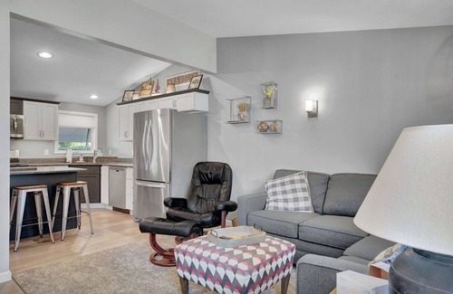Chaffee Appartement | Récemment rénové 2 chambres, 1 salle de bain Duplex. 6 personnes