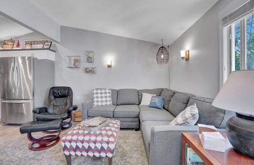 Chaffee Appartement | Récemment rénové 2 chambres, 1 salle de bain Duplex. 6 personnes