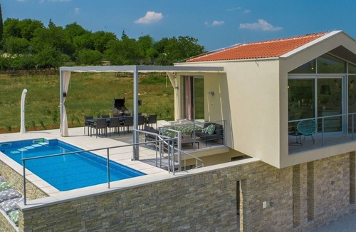 Brkac Cabine | Chalet moderne à Motovun avec piscine privée