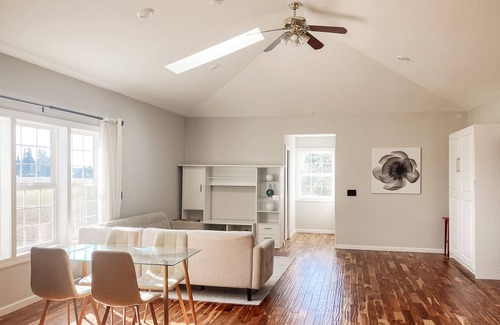 Brush Prairie Maison | BEAUTIFUL AND PEACEFUL STUDIO WITH FARM VIEWS