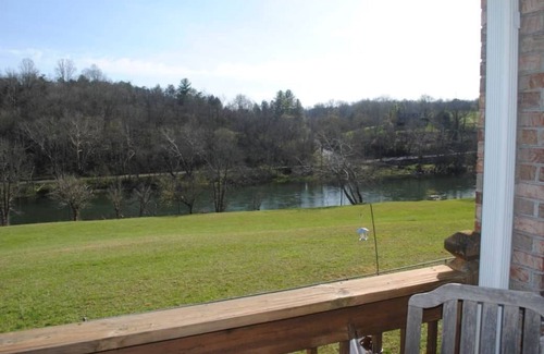 Bluff City Maison | Belle et calme 3 BR / 3 BA Accueil sur la rivière South Holston