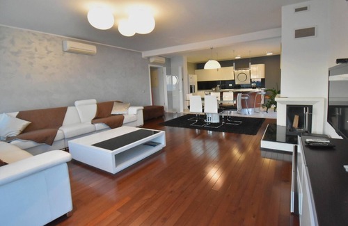 Znjan Appartement | Beautiful and spacious penthouse with big terrace with sea view!