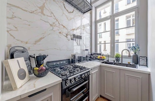 Porte-Dauphine Appartement | Appartement Paris 16ème : Balcon, 2 Chambres & Ascenseur