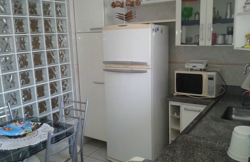 Tupi Appartement | Belle Ap pour 7 personnes w / suite, balcon, protection d'écran, garag, wi-fi et kit de plage