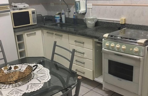 Tupi Appartement | Belle Ap pour 7 personnes w / suite, balcon, protection d'écran, garag, wi-fi et kit de plage
