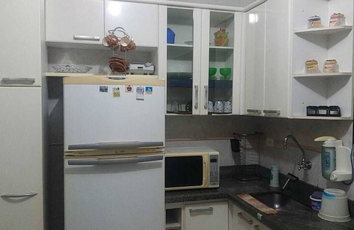 Tupi Appartement | Belle Ap pour 7 personnes w / suite, balcon, protection d'écran, garag, wi-fi et kit de plage