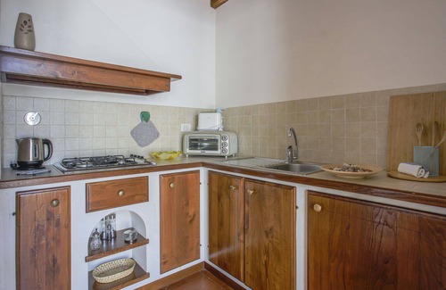 Sesto Fiorentino Villa | Bel appartement dans une maison de vacances avec piscine, WIFI, TV, terrasse et animaux admis