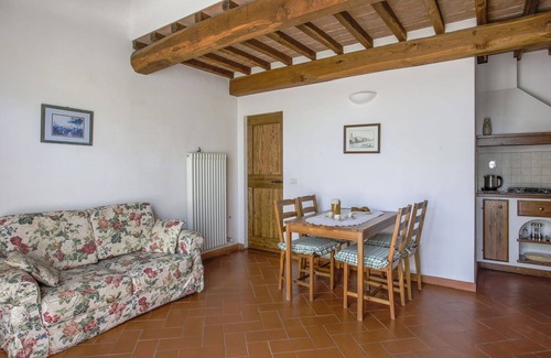 Sesto Fiorentino Villa | Bel appartement dans une maison de vacances avec piscine, WIFI, TV, terrasse et animaux admis