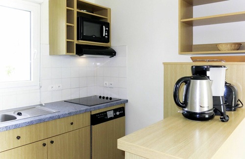 Azay-le-Rideau Maison | Agréable appartement dans une maison de vacances avec WIFI, piscine, TV, terrasse, animaux admis