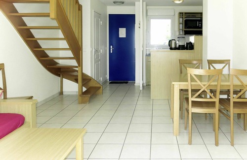 Azay-le-Rideau Maison | Agréable appartement dans une maison de vacances avec WIFI, piscine, TV, terrasse, animaux admis