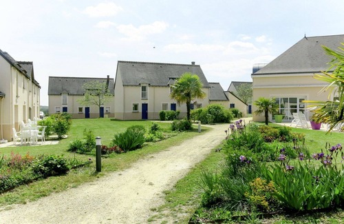 Azay-le-Rideau Maison | Agréable appartement dans une maison de vacances avec WIFI, piscine, TV, terrasse, animaux admis