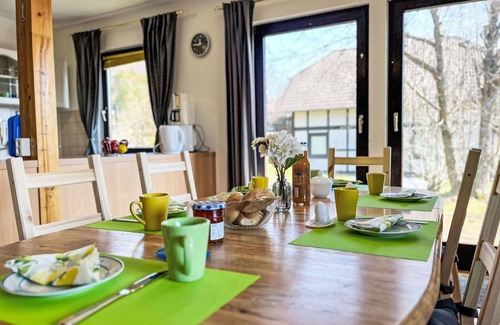 Frankenau Maison | Joli appartement dans une maison de vacances avec WIFI, TV, terrasse et animaux admis