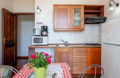 Azzano d'Asti Villa | Appartement dans une maison de vacances avec piscine, climatisation, WIFI, terrasse, parking