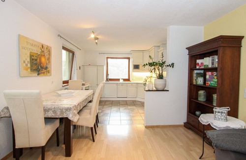 Zirl Appartement | Confortable appartement pour 4 personnes avec WIFI, TV, patio et parking