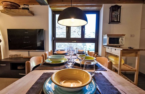 Campodolcino Appartement | Beautiful apartment for 5 people with WIFI, TV, pets allowed and parking