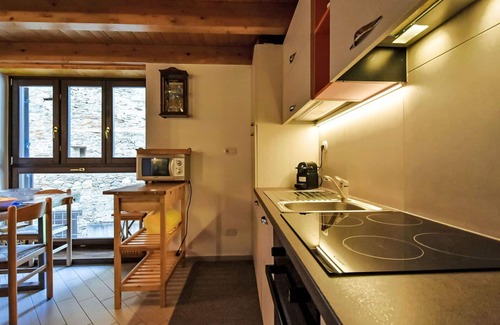 Campodolcino Appartement | Beautiful apartment for 5 people with WIFI, TV, pets allowed and parking