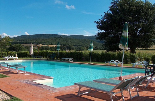 Casole d'Elsa Maison | Joli appartement dans une maison de vacances avec piscine, WIFI, TV, patio et vue panoramique