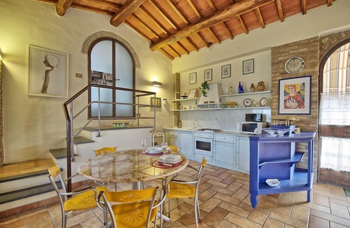 San Gimignano Appartement | Agréable appartement pour 2 personnes avec climatisation, WIFI, piscine, TV et vue panoramique