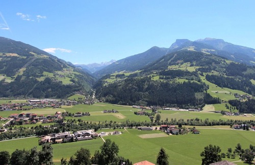 Hainzenberg Villa | Magnifique maison de vacances pour 14 personnes avec WIFI, TV, balcon et parking
