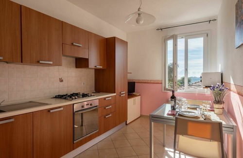 Pietrabruna Appartement | Agréable appartement pour 18 personnes avec piscine privée, WIFI, TV, patio et vue panoramique