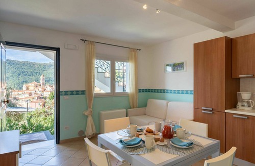 Pietrabruna Appartement | Agréable appartement pour 18 personnes avec piscine privée, WIFI, TV, patio et vue panoramique