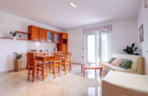Brda Appartement | Agréable appartement avec climatisation, piscine, WIFI, TV, patio et vue panoramique