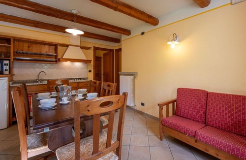 Sampeyre Appartement | Confortable appartement pour 4 personnes avec WIFI, piscine, TV et terrasse