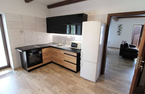 Zupanovice Appartement | Joli appartement pour 9 personnes avec WIFI, piscine, TV, patio et animaux admis