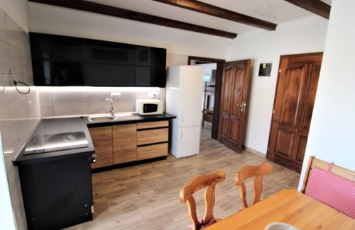 Zupanovice Appartement | Joli appartement pour 9 personnes avec WIFI, piscine, TV, patio et animaux admis