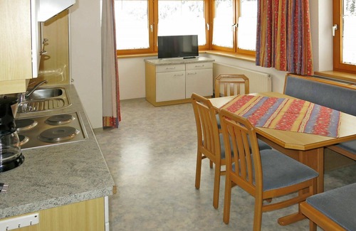 See Appartement | Confortable appartement pour 13 personnes avec WIFI, TV, balcon et parking
