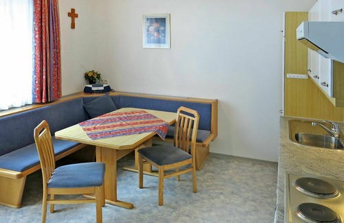 See Appartement | Confortable appartement pour 13 personnes avec WIFI, TV, balcon et parking