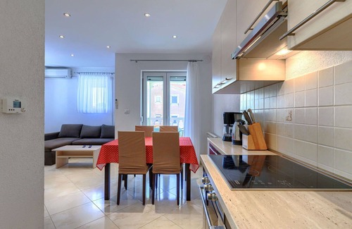 Cancini Appartement | Joli appartement pour 4 personnes avec climatisation, WIFI, TV, terrasse et parking