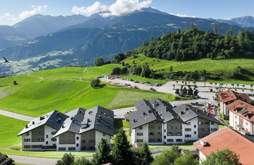 Falera Appartement | Bel appartement pour 4 personnes avec piscine, WIFI, TV, patio, animaux admis et vue panoramique