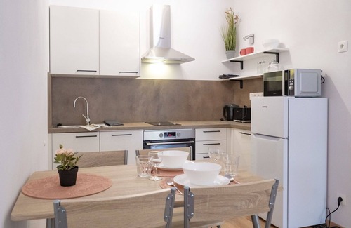 Jachymov Appartement | Agréable appartement pour 5 personnes avec WIFI, TV, terrasse, animaux admis et parking