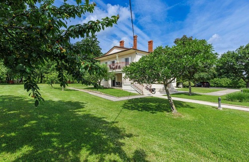 Debeljuhi Appartement | Joli appartement pour 4 personnes avec WIFI, climatisation, piscine, TV et terrasse